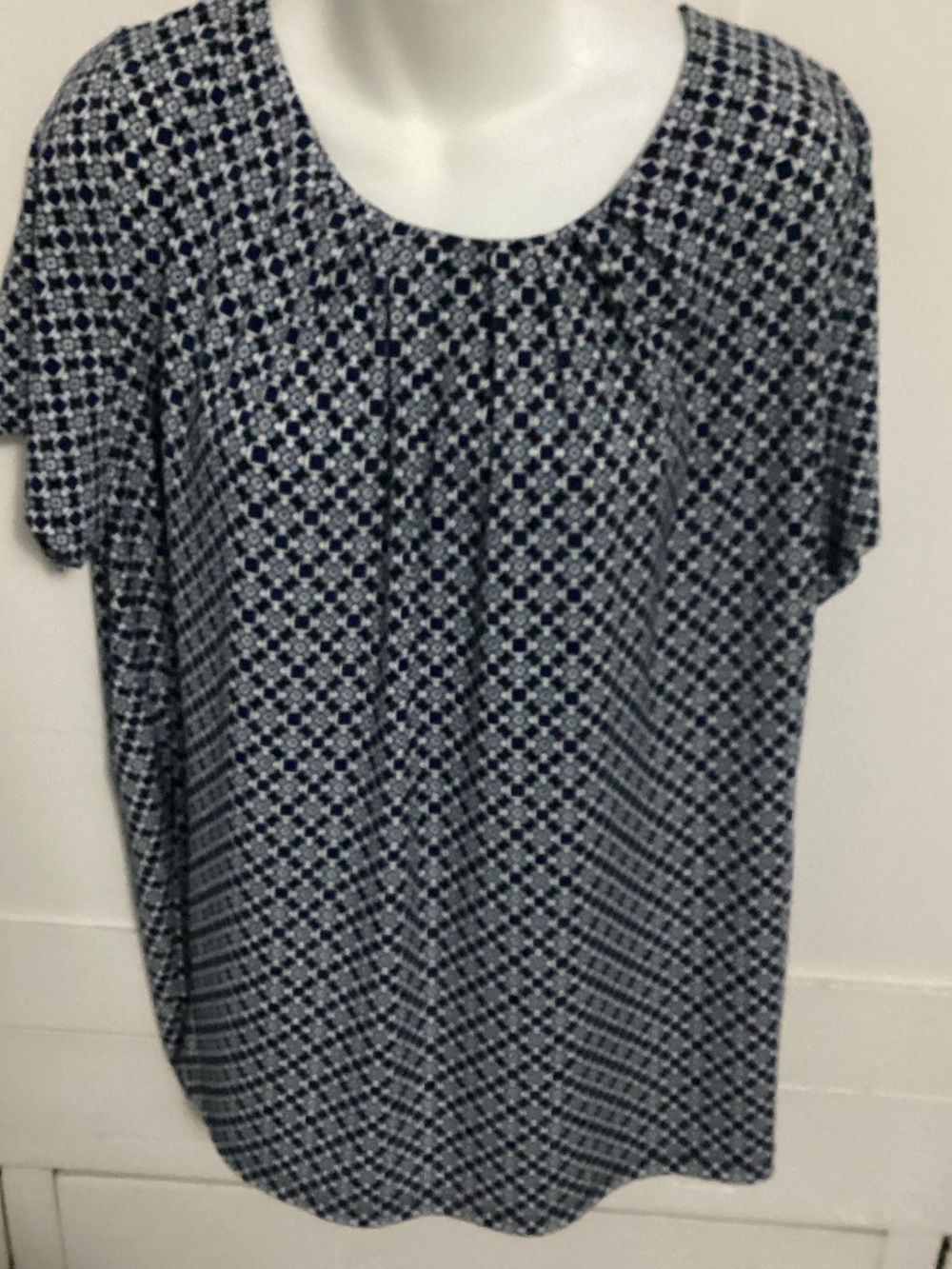 Liz Claiborne Navy and White Short-Sleeve Printed Scoop Neck Top size 2X